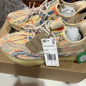 Yeezy Boost 350 MZ/OAT Men’s Sneakers Authentic size 11 never worn